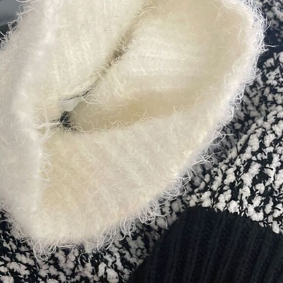 Bar III Black & White Eyelash & Popcorn Mixed Knit Mock Neck Sweater sz S - Picture 11 of 11